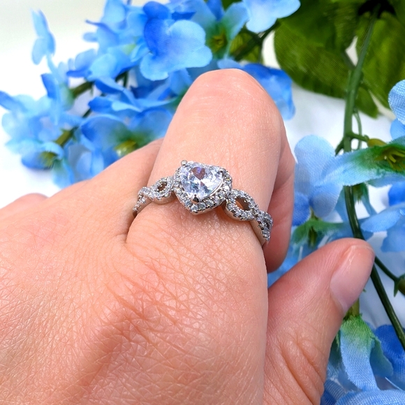 Cute Heart 925 Sterling Silver Plated and Crystal Ring Size 10 - Picture 2 of 4